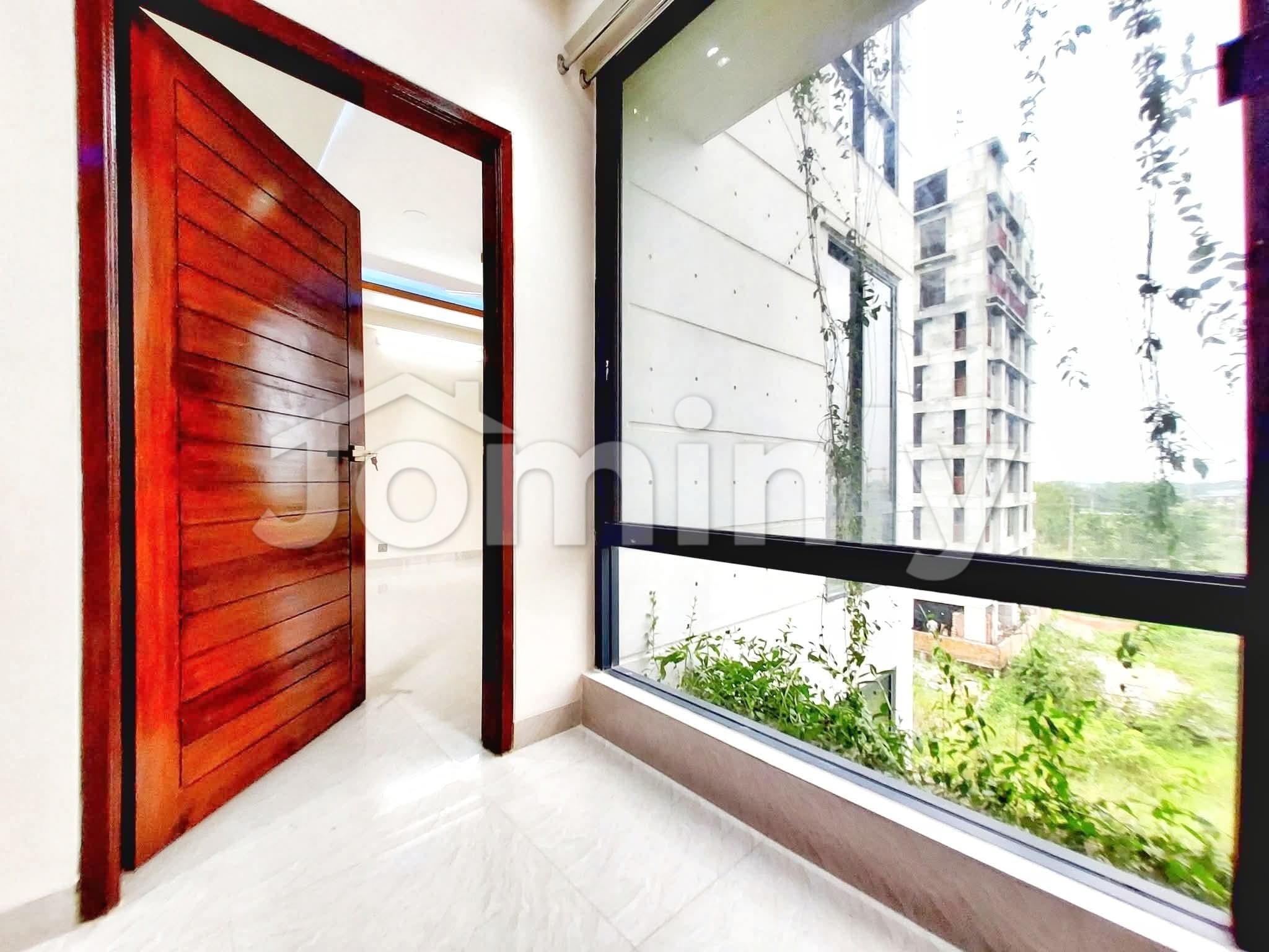 Luxury 1,945 sqft 4 Bed Ready Apartment for Sale in Bashundhara R/A | Fully Finished Interior, Parking, Lift, 24/7 Security - 3