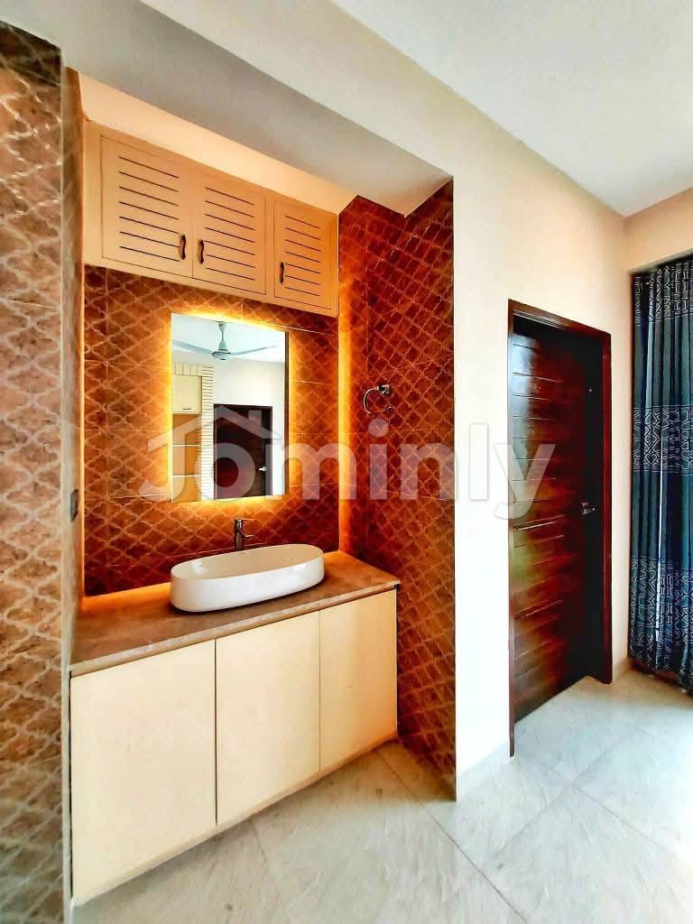 Luxury 1,945 sqft 4 Bed Ready Apartment for Sale in Bashundhara R/A | Fully Finished Interior, Parking, Lift, 24/7 Security - 5