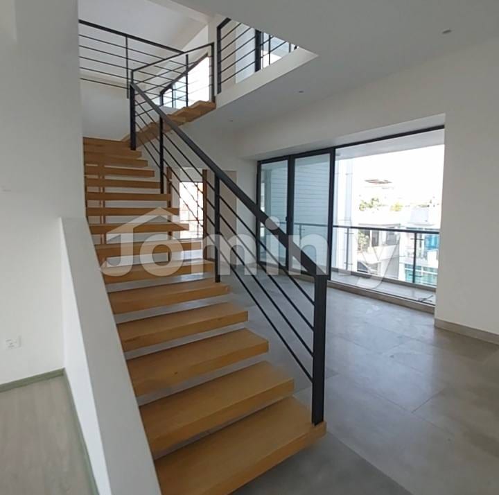 South-Facing Luxury Duplex for Sale in Bashundhara R/A | 5,600 Sqft | 4 Bed | 8th & 9th Floor | Lift + Parking