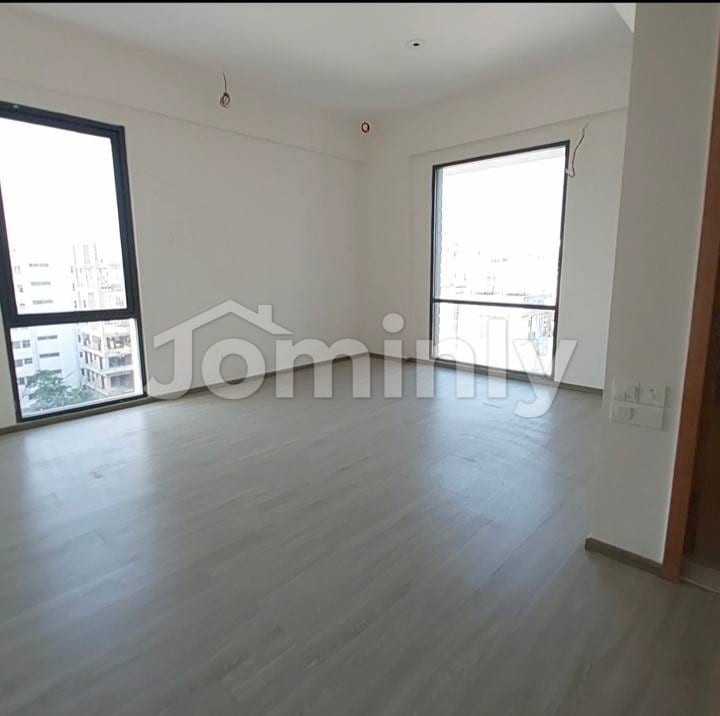 South-Facing Luxury Duplex for Sale in Bashundhara R/A | 5,600 Sqft | 4 Bed | 8th & 9th Floor | Lift + Parking - 5