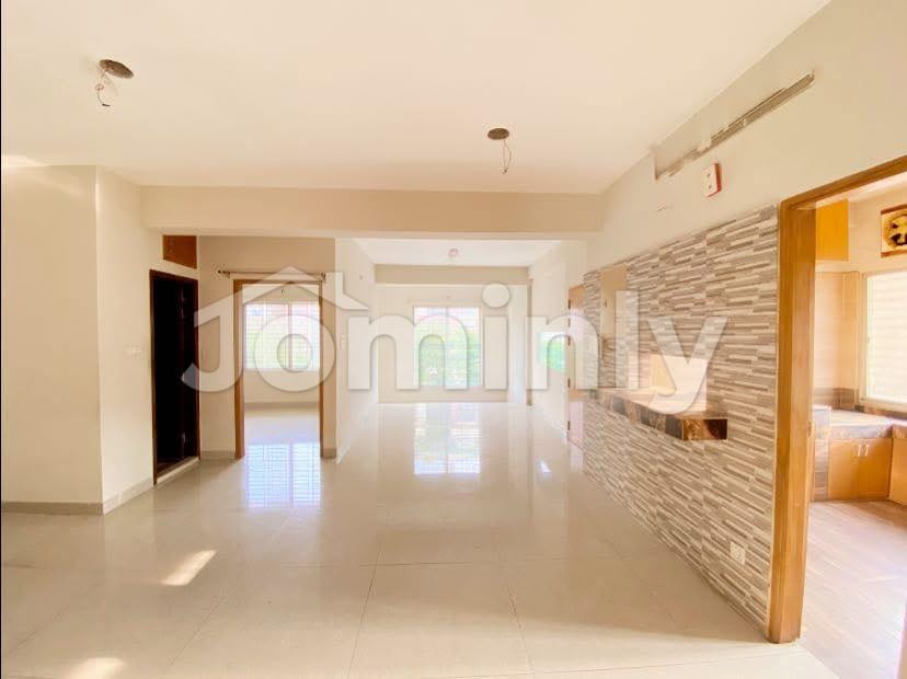 Luxurious 1,550 Sqft Family-Only Apartment for Rent in Bashundhara R/A | 3 Bed, 3 Bath | North-Facing - 5
