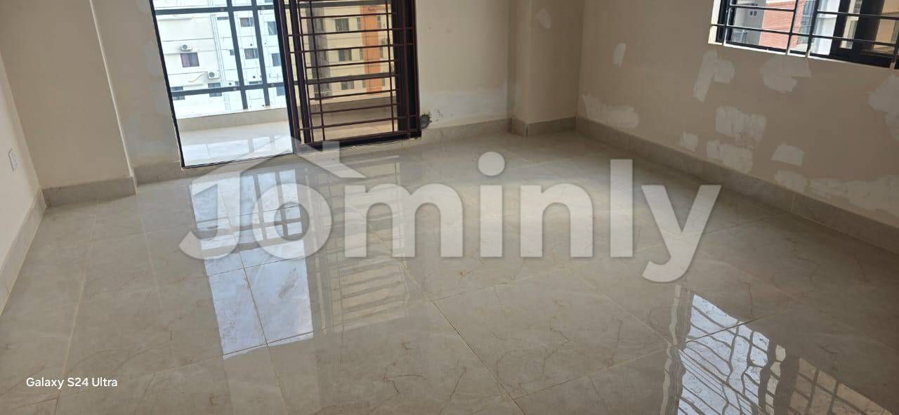 1,834 Sq Ft Ready Flat for Sale Near 300 Feet, Bashundhara K Block | 3 Bed | South Face
