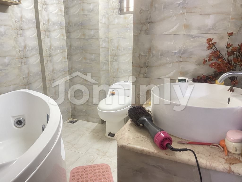 1,798 Sq Ft Decorated Ready Flat for Sale in Gulshan, Road 104 — Prime Location Near Shahabuddin Medical - 4