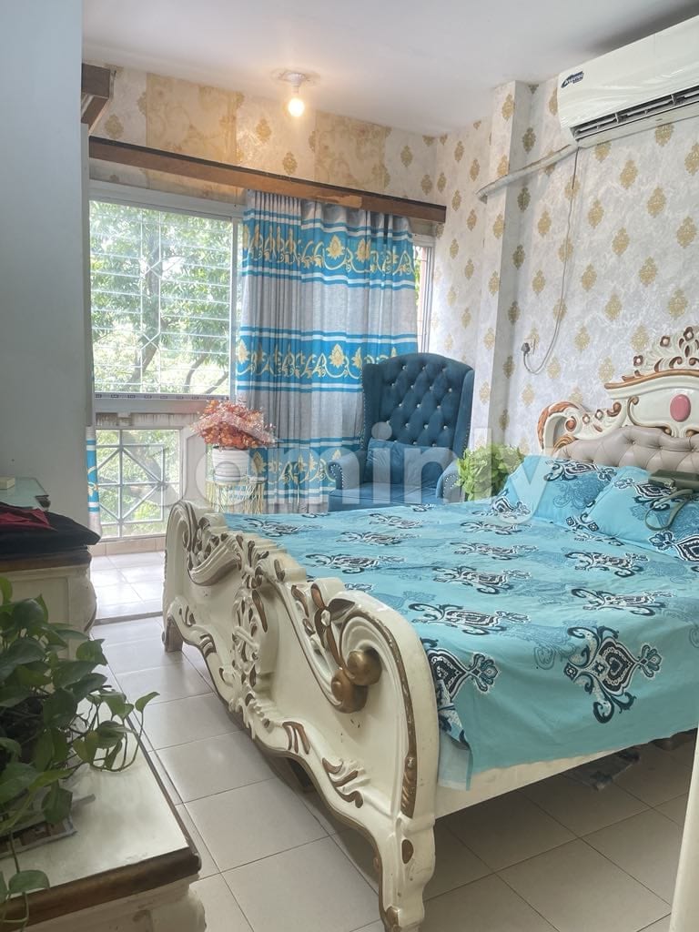 1,798 Sq Ft Decorated Ready Flat for Sale in Gulshan, Road 104 — Prime Location Near Shahabuddin Medical - 5