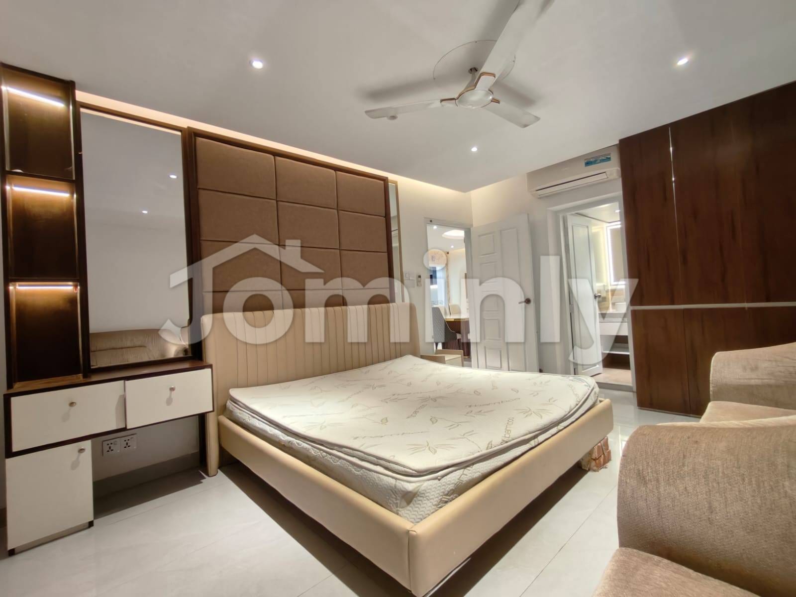 South-Facing Luxury Furnished Duplex for Sale in Bashundhara R/A — Block I | 4000+ SFT | 2 Parking | Handover 2024 - 4