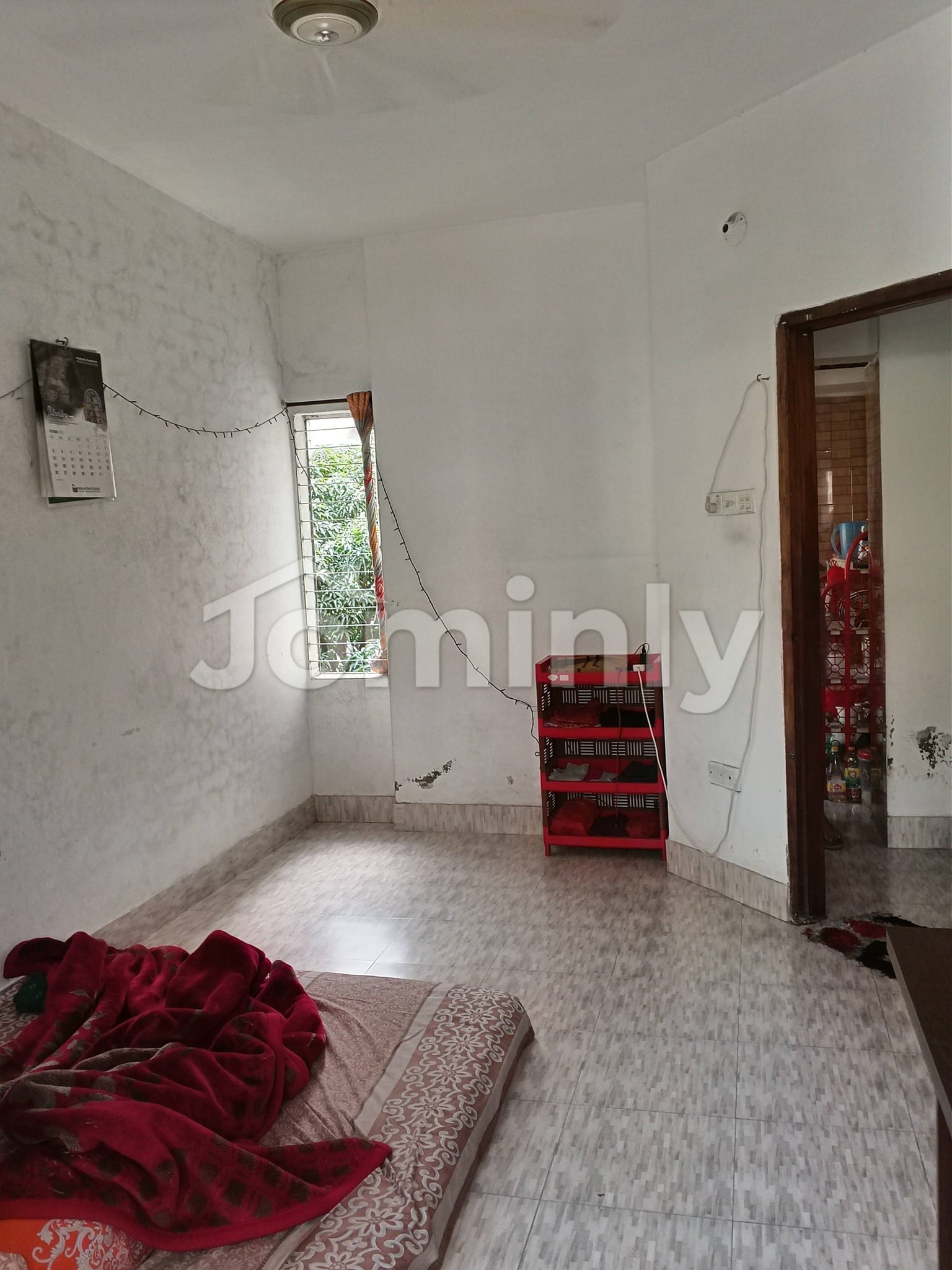 Urgent Sale: Used 2 Bedroom Apartment Near Mirpur 6 Number Market – 650 Sq Ft Flat for Sale
