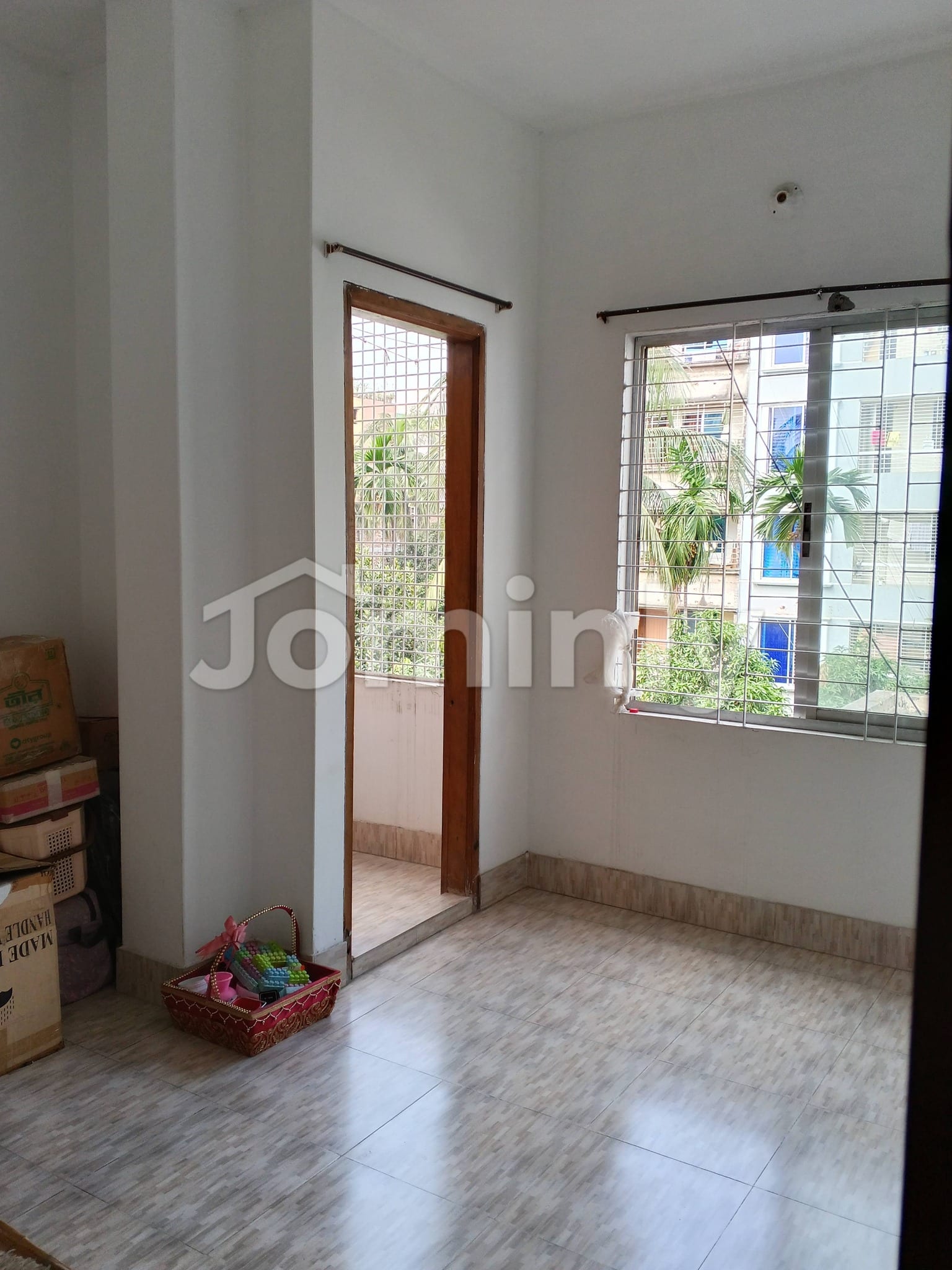 Urgent Sale: Used 2 Bedroom Apartment Near Mirpur 6 Number Market – 650 Sq Ft Flat for Sale - 5