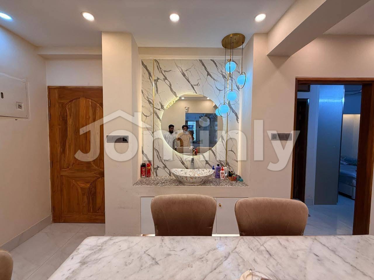 Luxury Furnished North-Facing Apartment for Sale in Bashundhara R/A (Block-H) – 1,550 Sq Ft | Single Unit Floor - 4