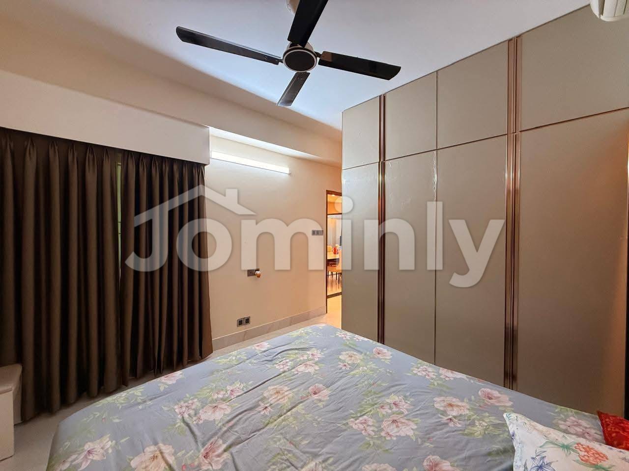 Luxury Furnished North-Facing Apartment for Sale in Bashundhara R/A (Block-H) – 1,550 Sq Ft | Single Unit Floor - 5