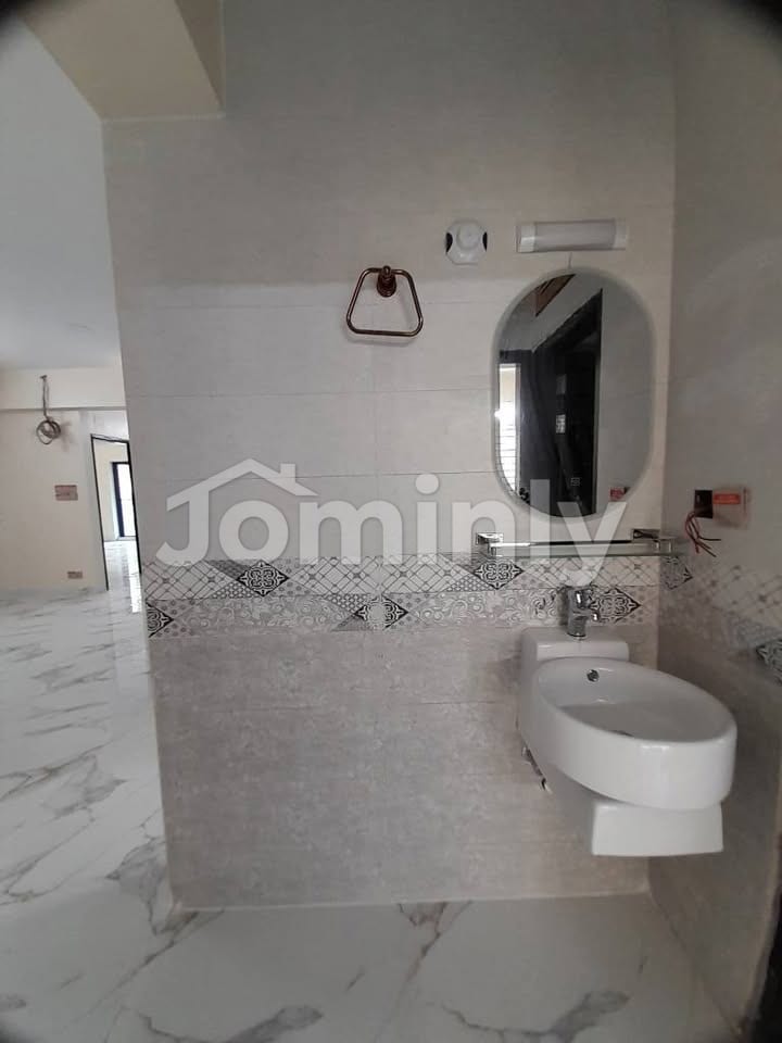 South-Facing Apartment for Rent – Bashundhara R/A (Block L) - 4