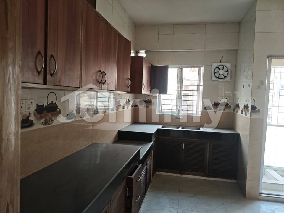 Semi Furnished 3 Bedroom Family Flat for Rent in Bashundhara R/A Block I - 5