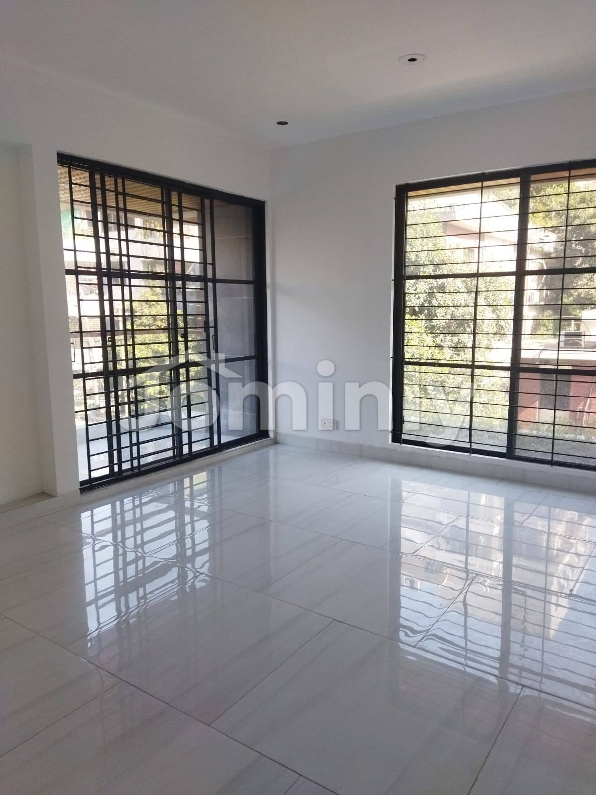 Residential Apartment for Rent in Banani – 2200 Sq Ft with Parking - 2