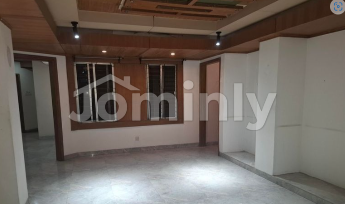 Spacious 5 Bedroom Semi-Furnished Apartment for Rent in Bashundhara R/A, Block C – 3000 Sqft