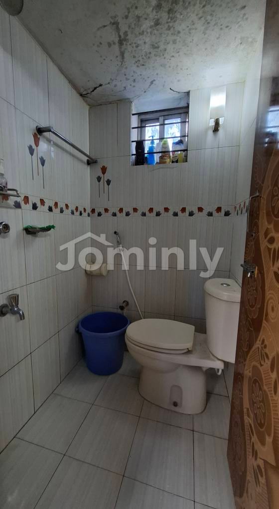 1370 Sq Ft South-Facing Flat for Sale in South Banasree A Block, Dhaka | Ready Apartment - 5