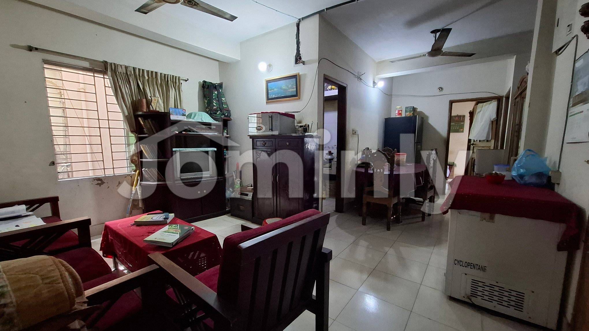 1080 Sqft Ready Flat for Sale in Banashree Khilgaon A Block, Dhaka - 2