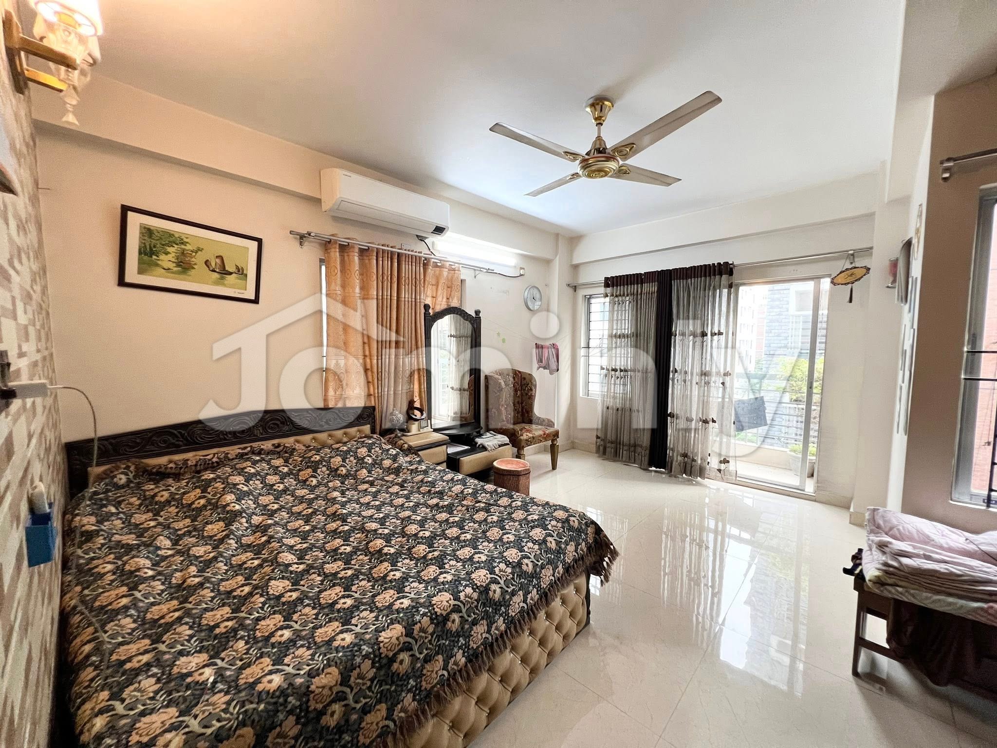 Brand New 1950 Sq Ft South-Facing Apartment for Sale in Block-I, Bashundhara - 5