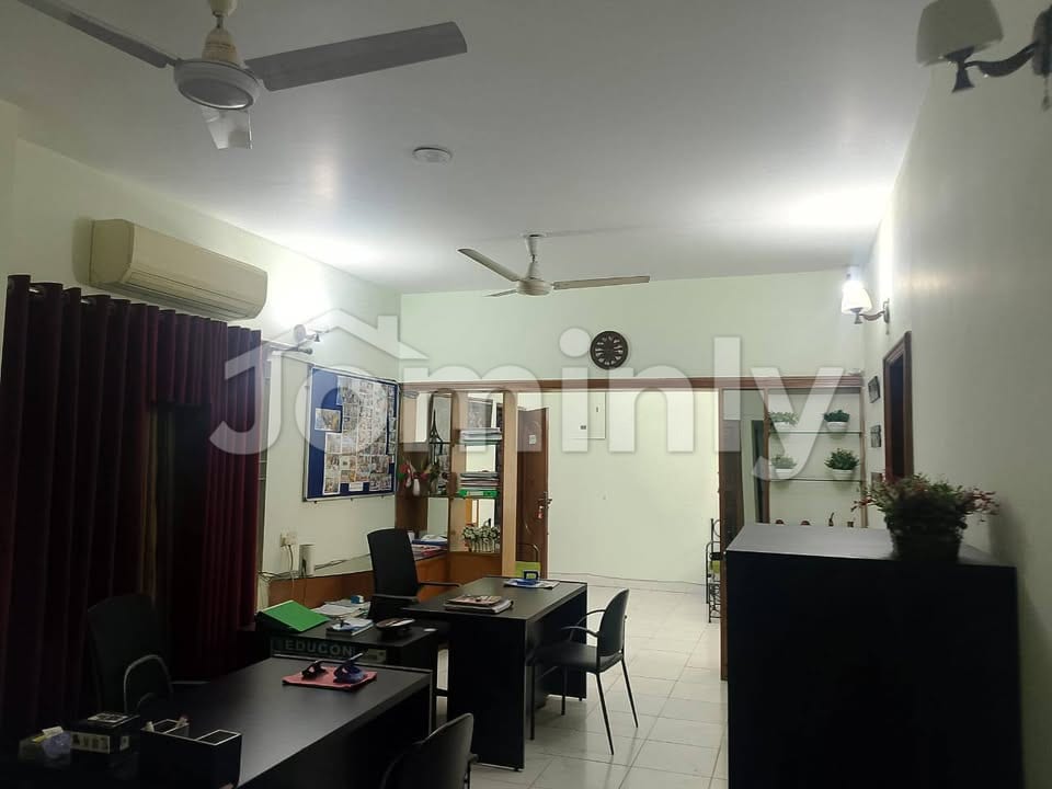Spacious 1650 Sqft Corporate Office Space for Rent in Gulshan 1, Dhaka