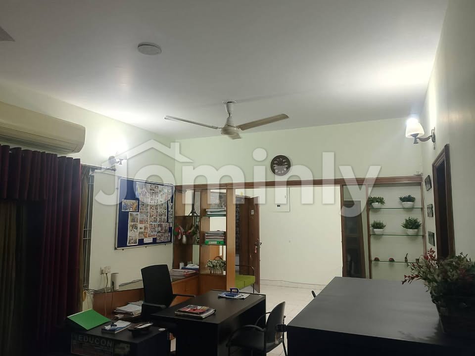 Spacious 1650 Sqft Corporate Office Space for Rent in Gulshan 1, Dhaka - 4