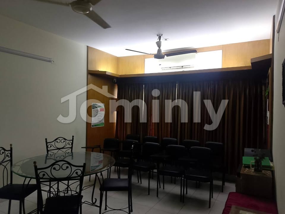 Spacious 1650 Sqft Corporate Office Space for Rent in Gulshan 1, Dhaka - 5