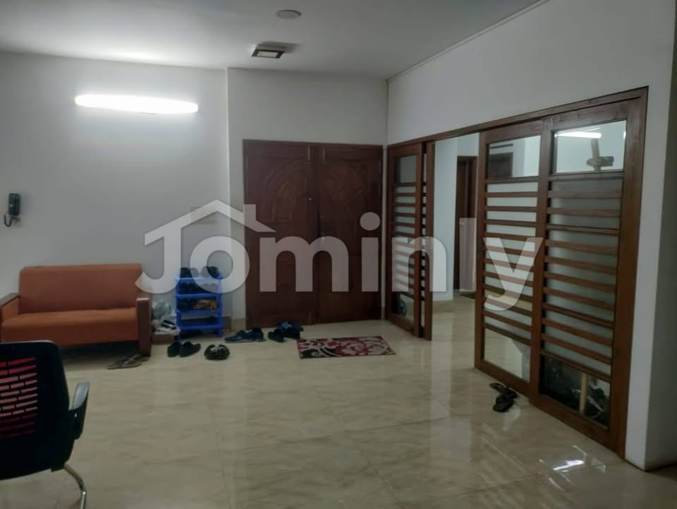 Premium 2500 Sqft Corporate Office Space for Rent at Banani Road 17, Dhaka - 2