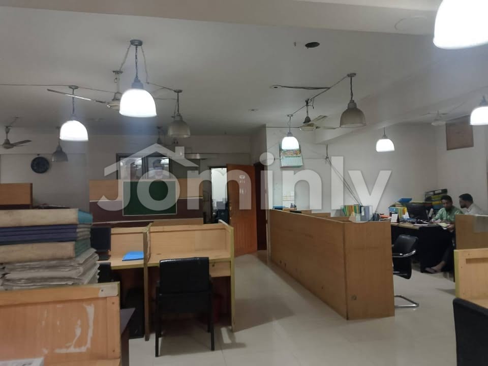 Premium 2500 Sqft Corporate Office Space for Rent at Banani Road 17, Dhaka - 3