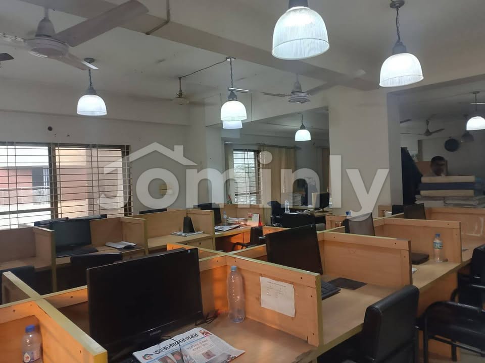 Premium 2500 Sqft Corporate Office Space for Rent at Banani Road 17, Dhaka - 4