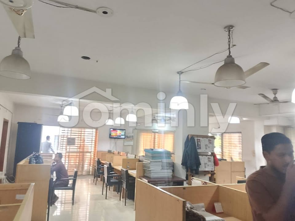Premium 2500 Sqft Corporate Office Space for Rent at Banani Road 17, Dhaka - 5