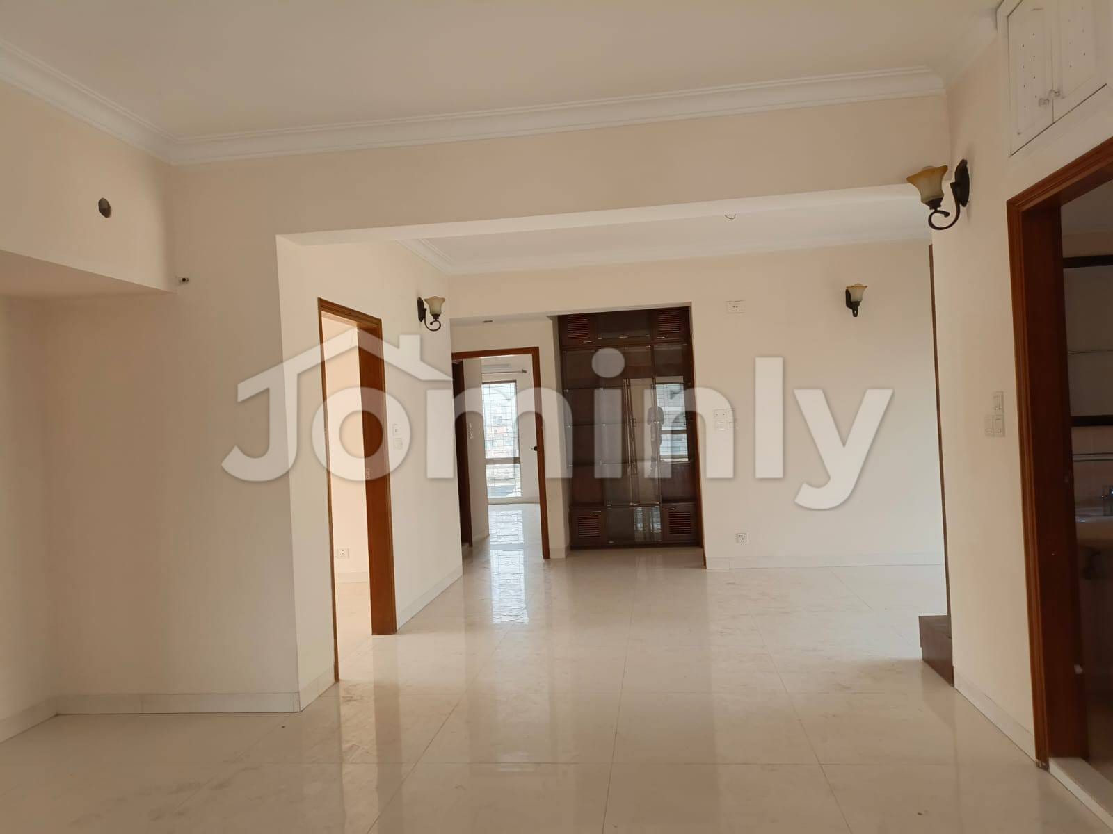 Luxurious 2550 Sqft North-Facing Office/Residential Space for Rent in Banani
