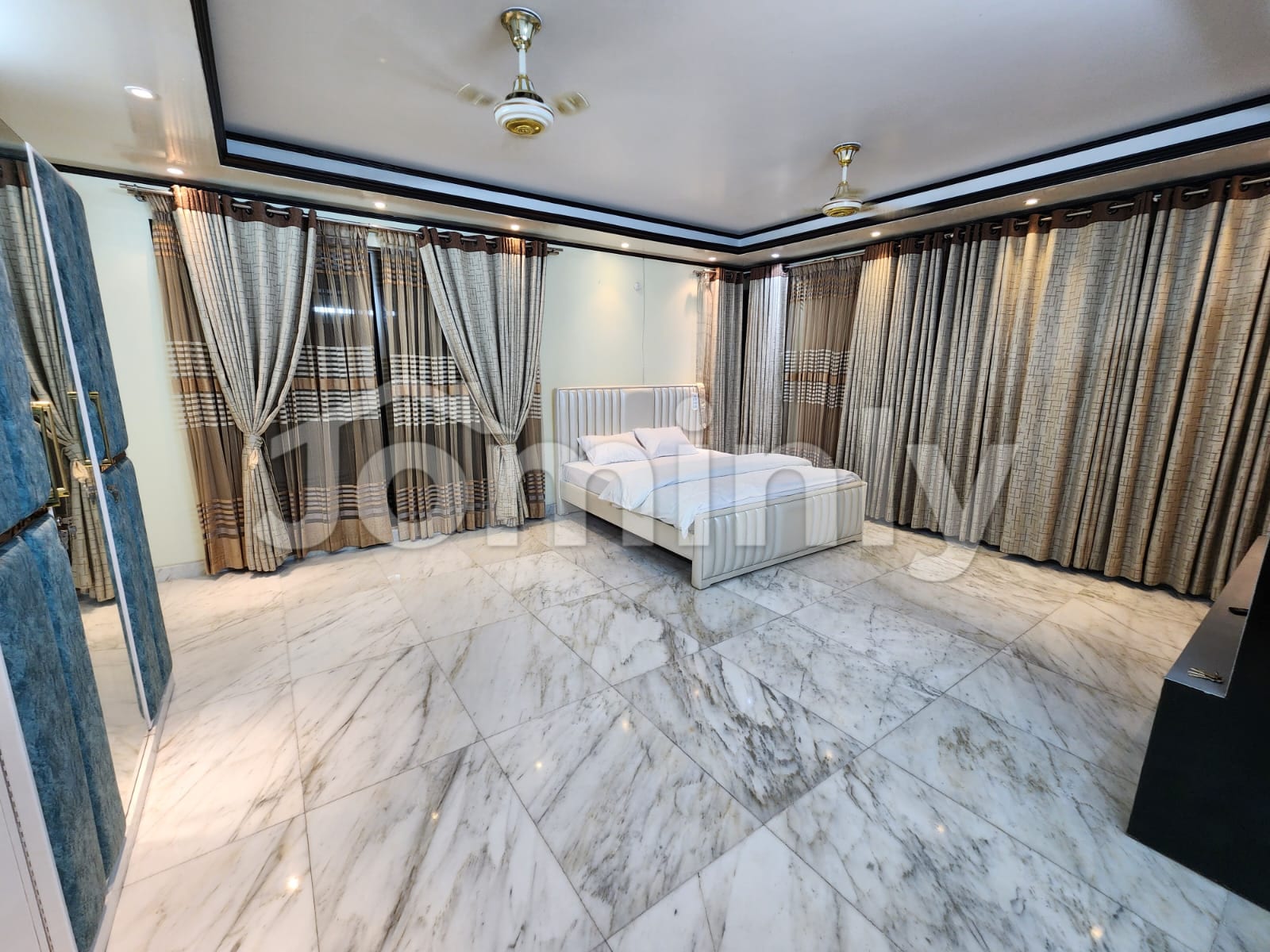 Exquisite 3000 Sqft Fully Furnished 3-Bedroom Apartment for Rent in Gulshan-2 Diplomatic Zone - 4