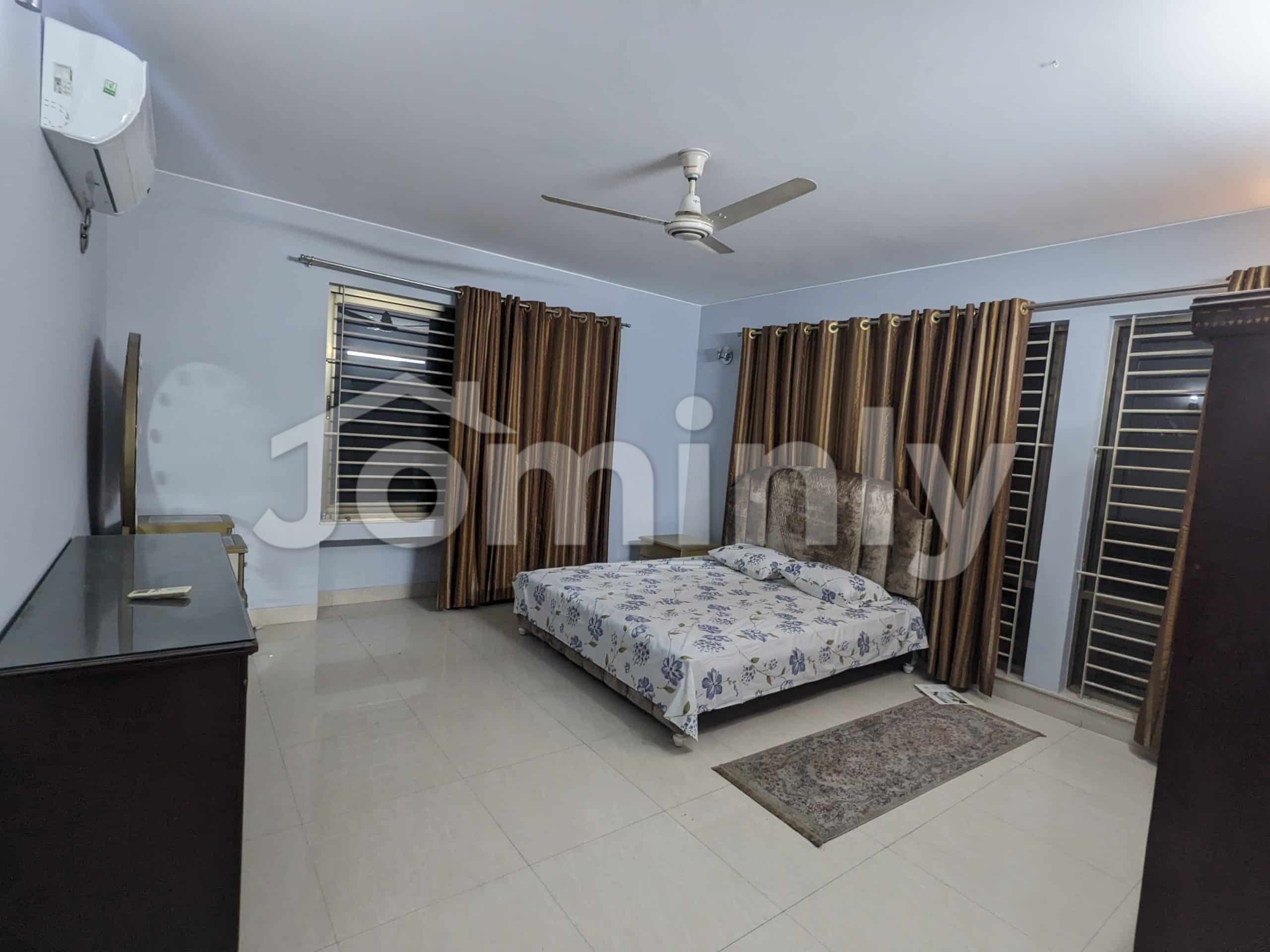 Grand 4200 Sqft Fully Furnished 4-Bedroom Luxury Residence for Rent in Gulshan-2 - 5
