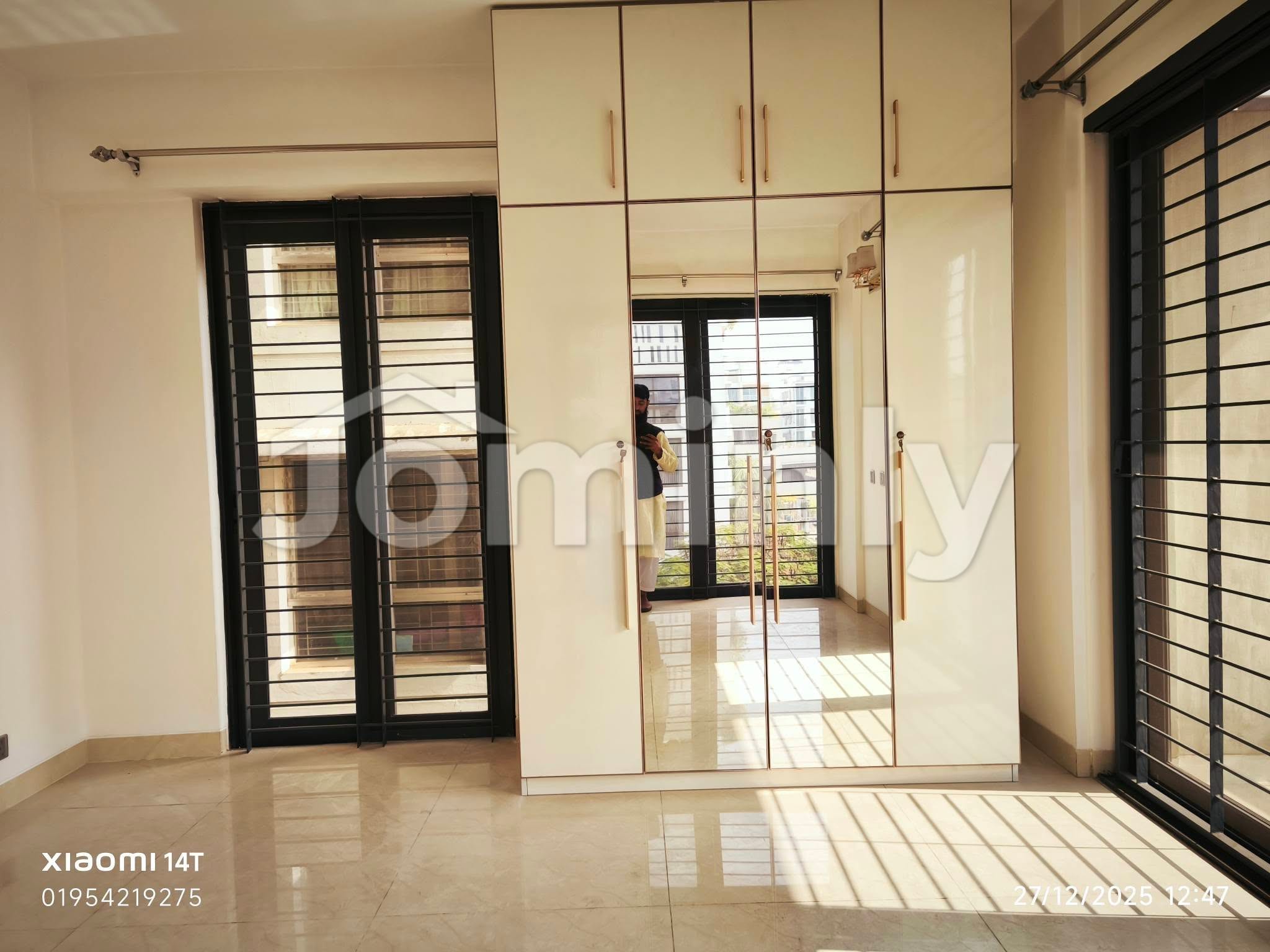 Elegant 2200 Sqft Brand New 3-Bedroom Apartment for Rent in Banani | High-Floor Living - 4