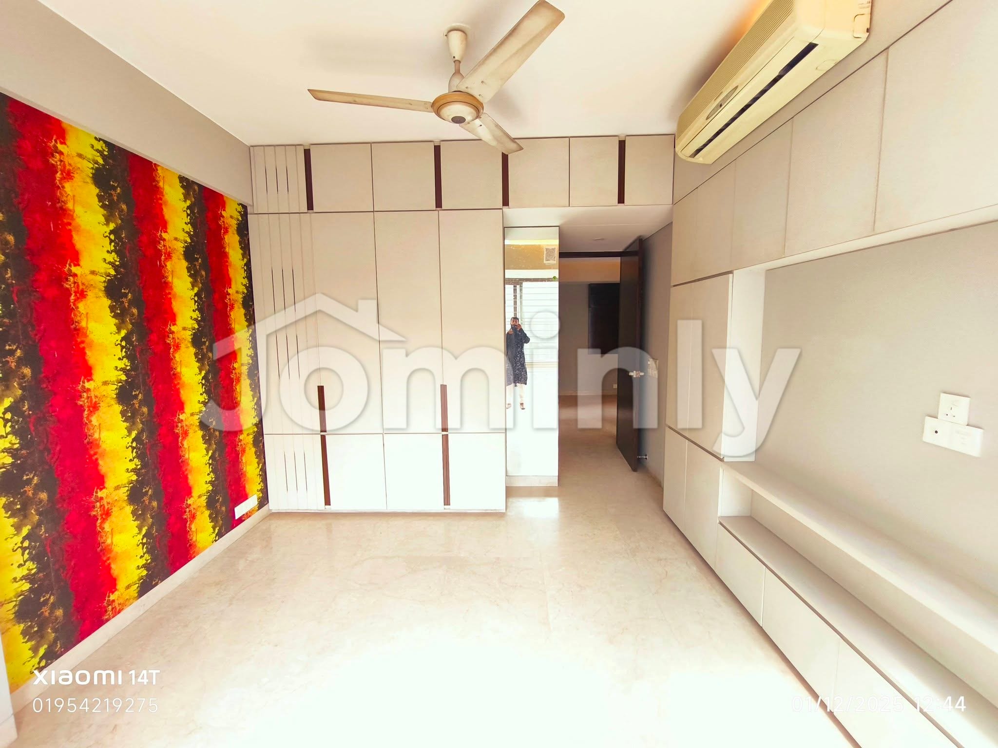 Luxury 2500 Sqft Semi-Furnished Apartment for Rent in Gulshan-1 | High-Floor with Pool & Gym - 2