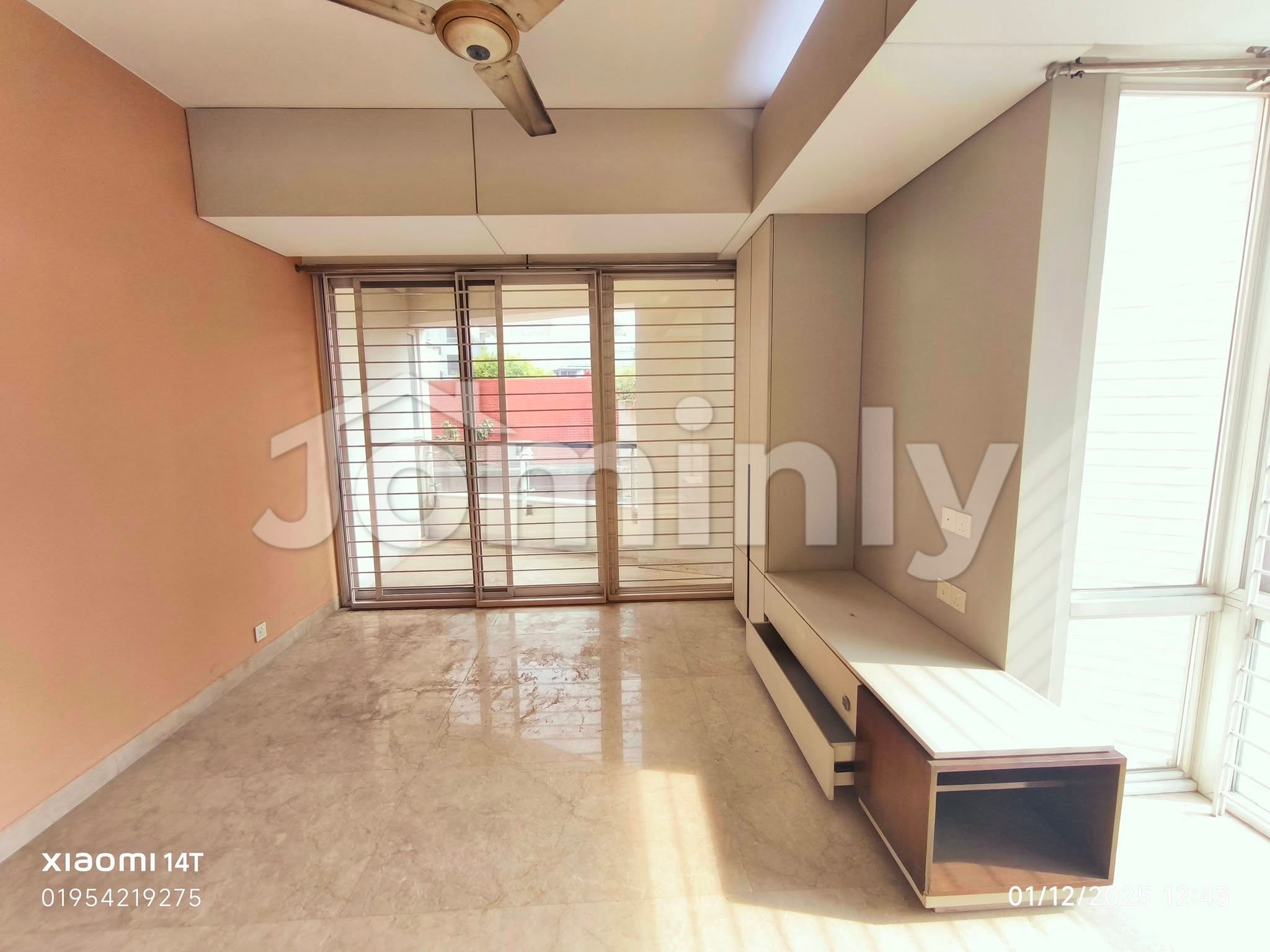 Luxury 2500 Sqft Semi-Furnished Apartment for Rent in Gulshan-1 | High-Floor with Pool & Gym - 3