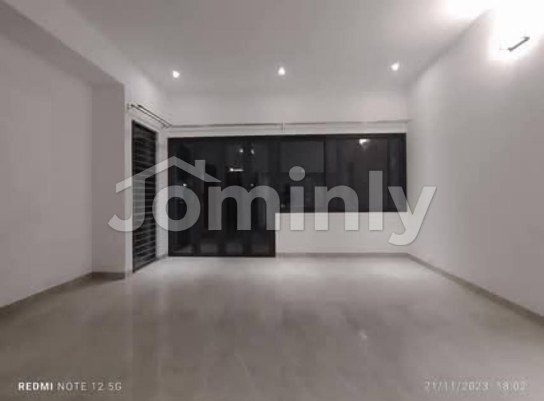 Spacious 4200 Sqft 4-Bedroom Luxury Apartment for Rent in Banani | High-Floor with Panoramic Views - 3