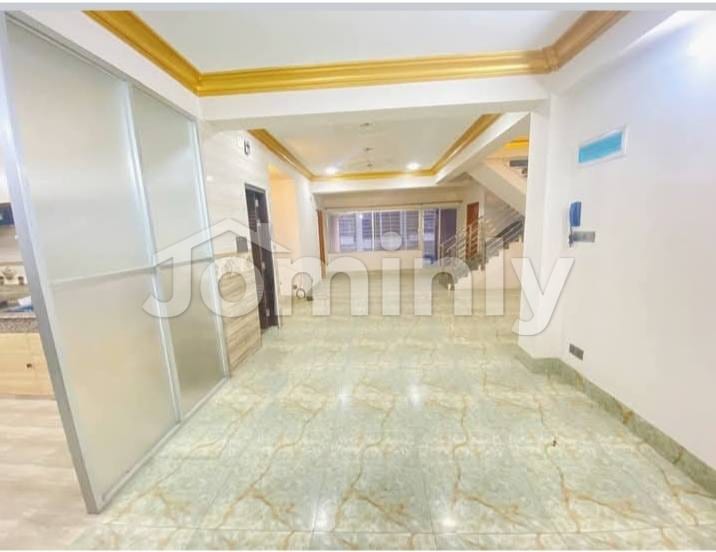 2800 Sqf South-Facing Duplex Apartment for Rent in Bashundhara R/A | 4-Bedroom Family Home with Terrace - 2