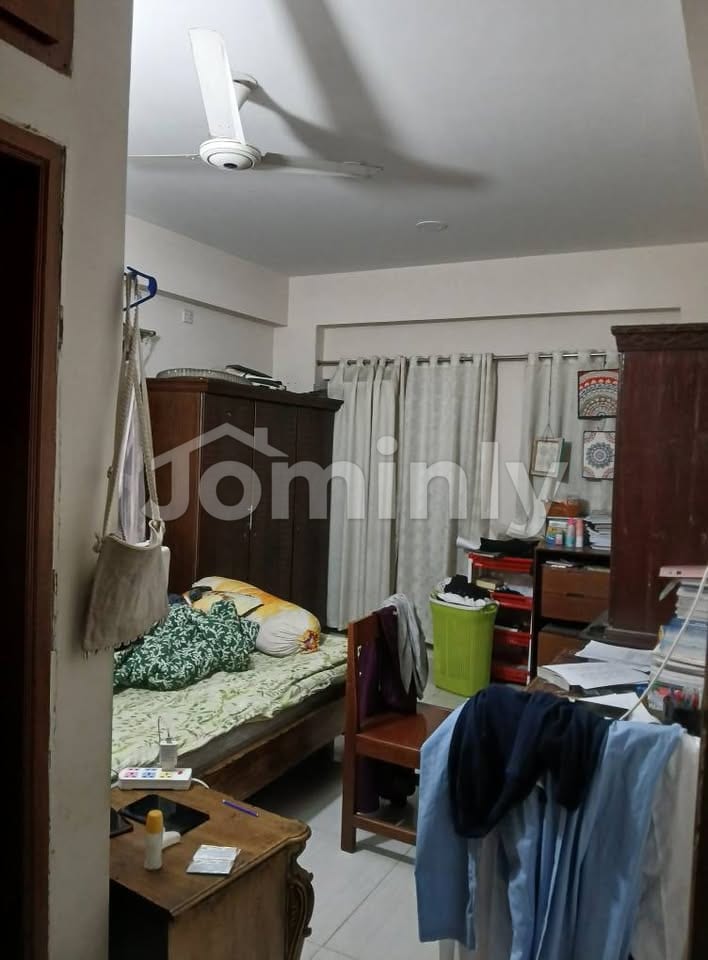 Spacious 1750 Sqft 3-Bedroom Apartment for Rent in Bashundhara R/A - 4