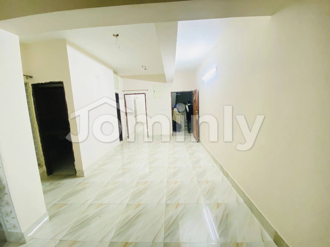 Elegant 1300 Sqft 3-Bedroom Apartment for Rent in Bashundhara R/A | Prime Location | Like-New Condition