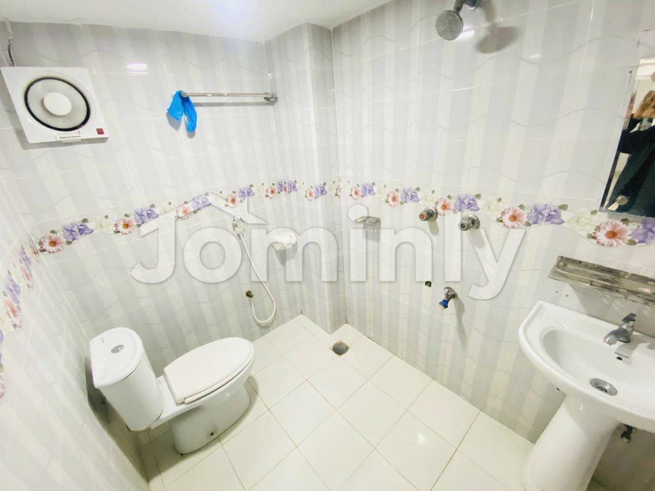Elegant 1300 Sqft 3-Bedroom Apartment for Rent in Bashundhara R/A | Prime Location | Like-New Condition - 5