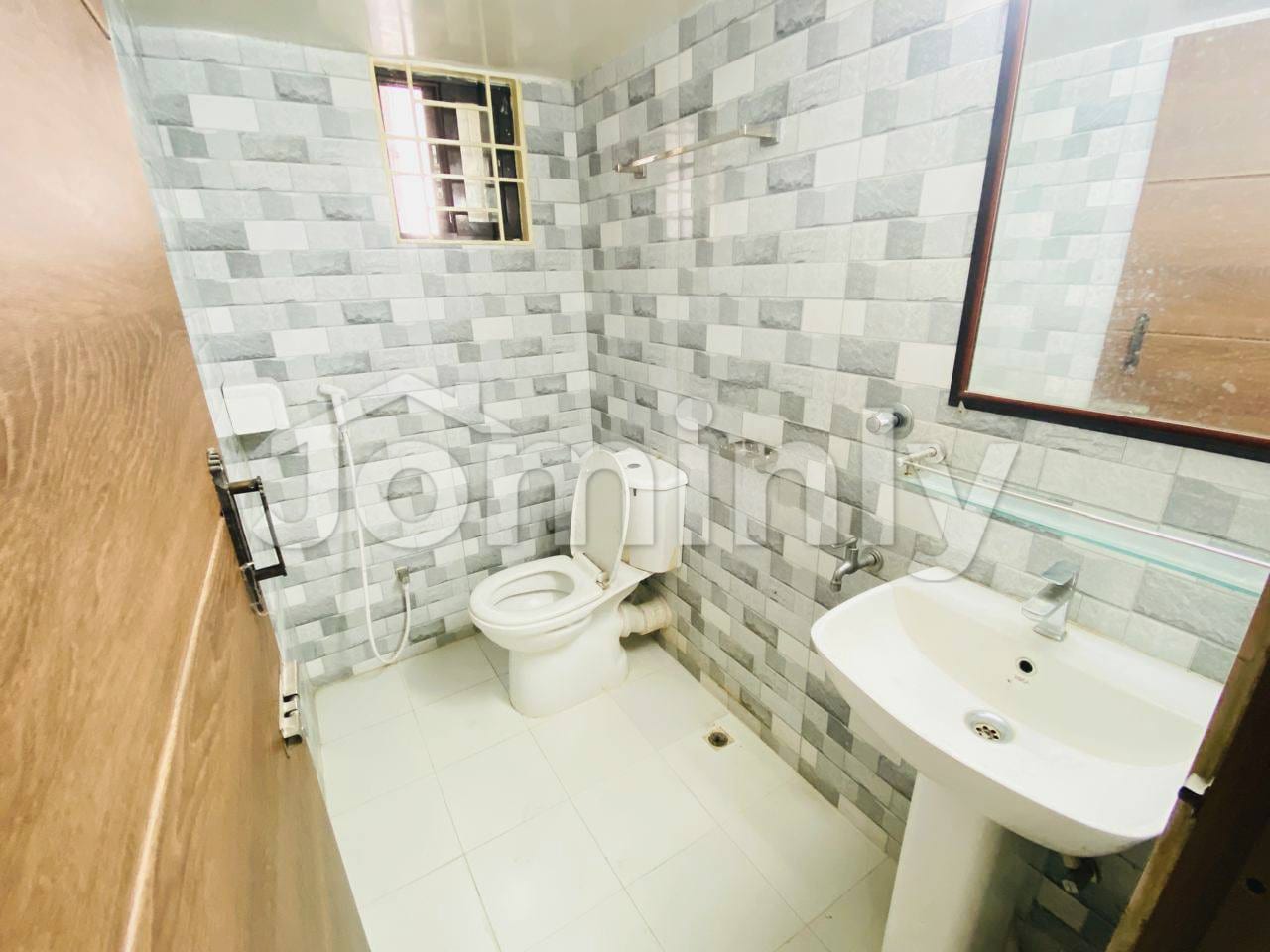 South-Facing 1550 Sqft 3-Bedroom Apartment for Rent in Bashundhara R/A | 9th Floor | Like-New Condition - 4