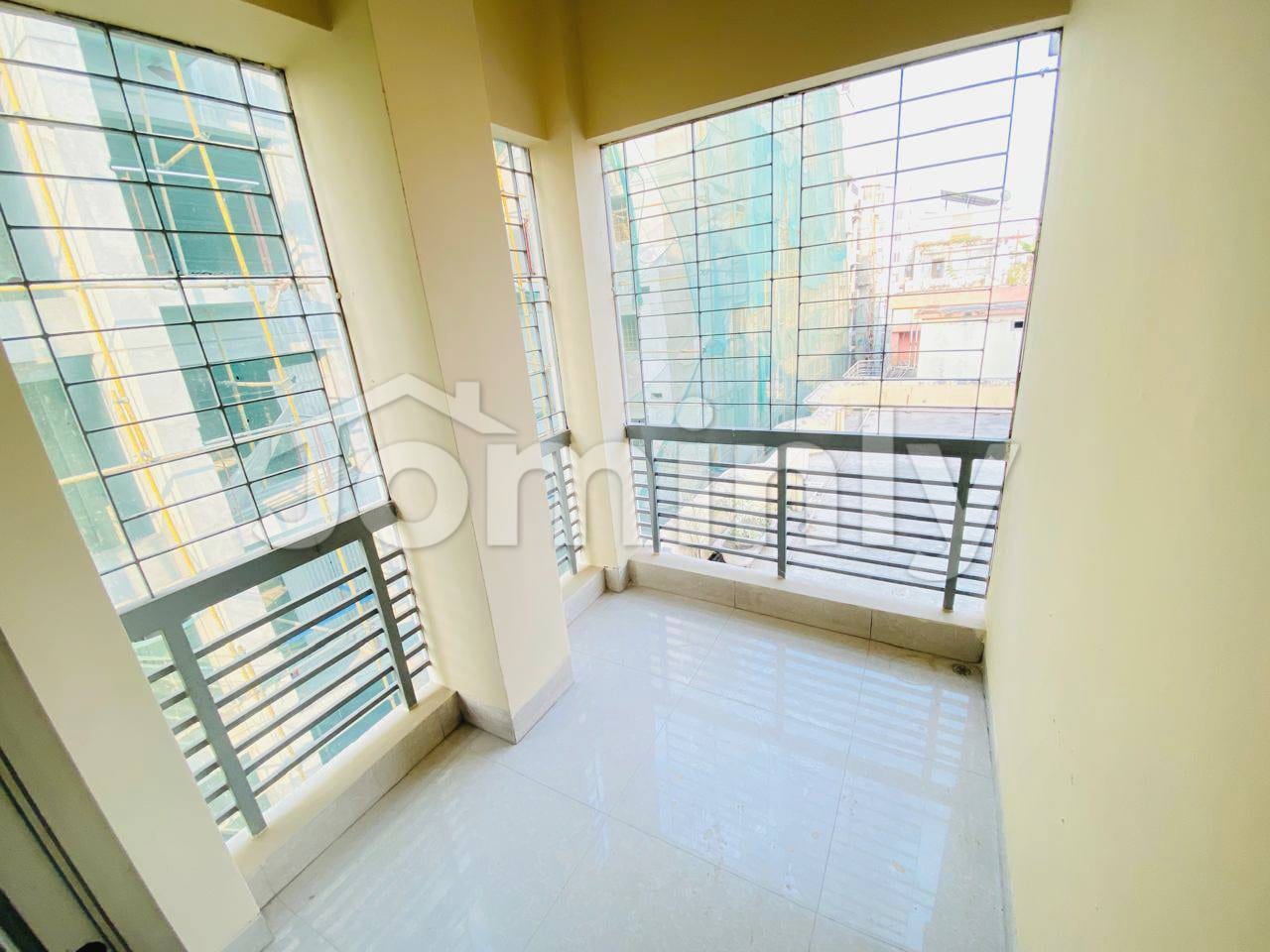 Executive 2450 Sqft South-Facing Residence with Main Line Gas | Bashundhara R/A | 6th Floor - 2