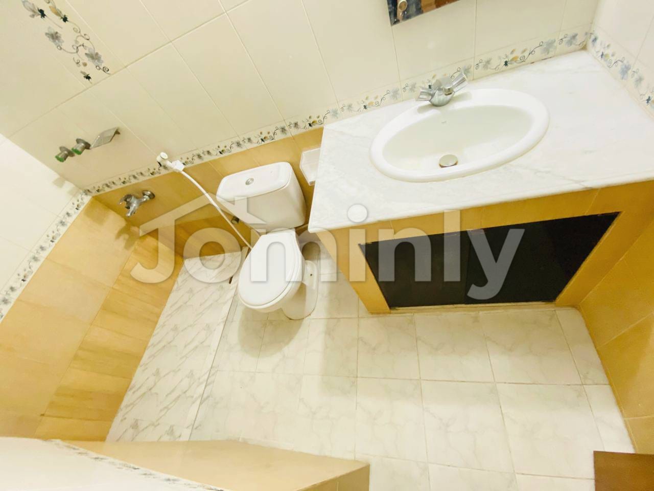 Executive 2450 Sqft South-Facing Residence with Main Line Gas | Bashundhara R/A | 6th Floor - 4