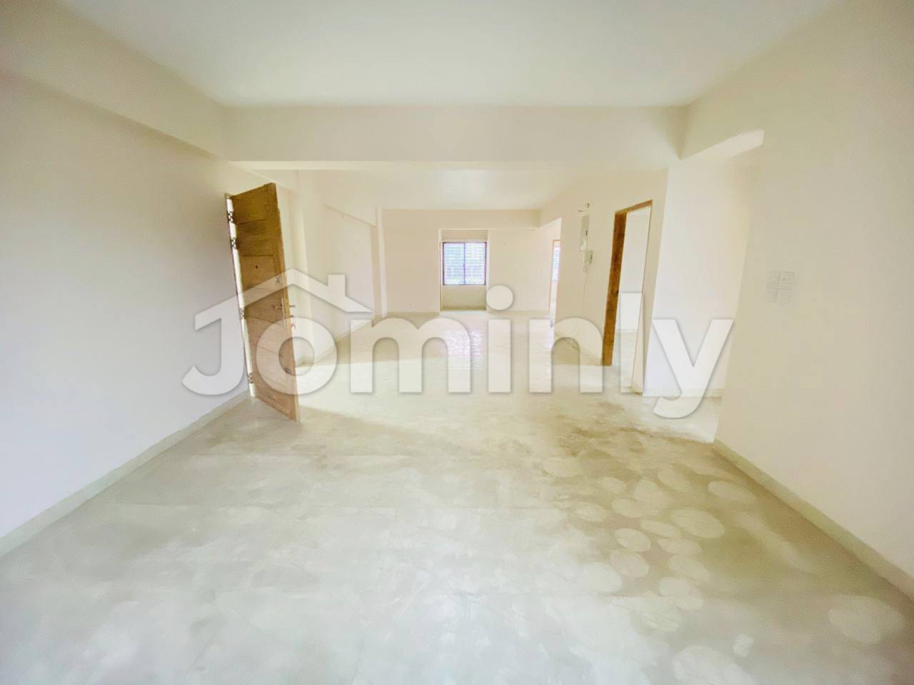 Executive 2450 Sqft South-Facing Residence with Servant Space | Bashundhara R/A | 6th Floor