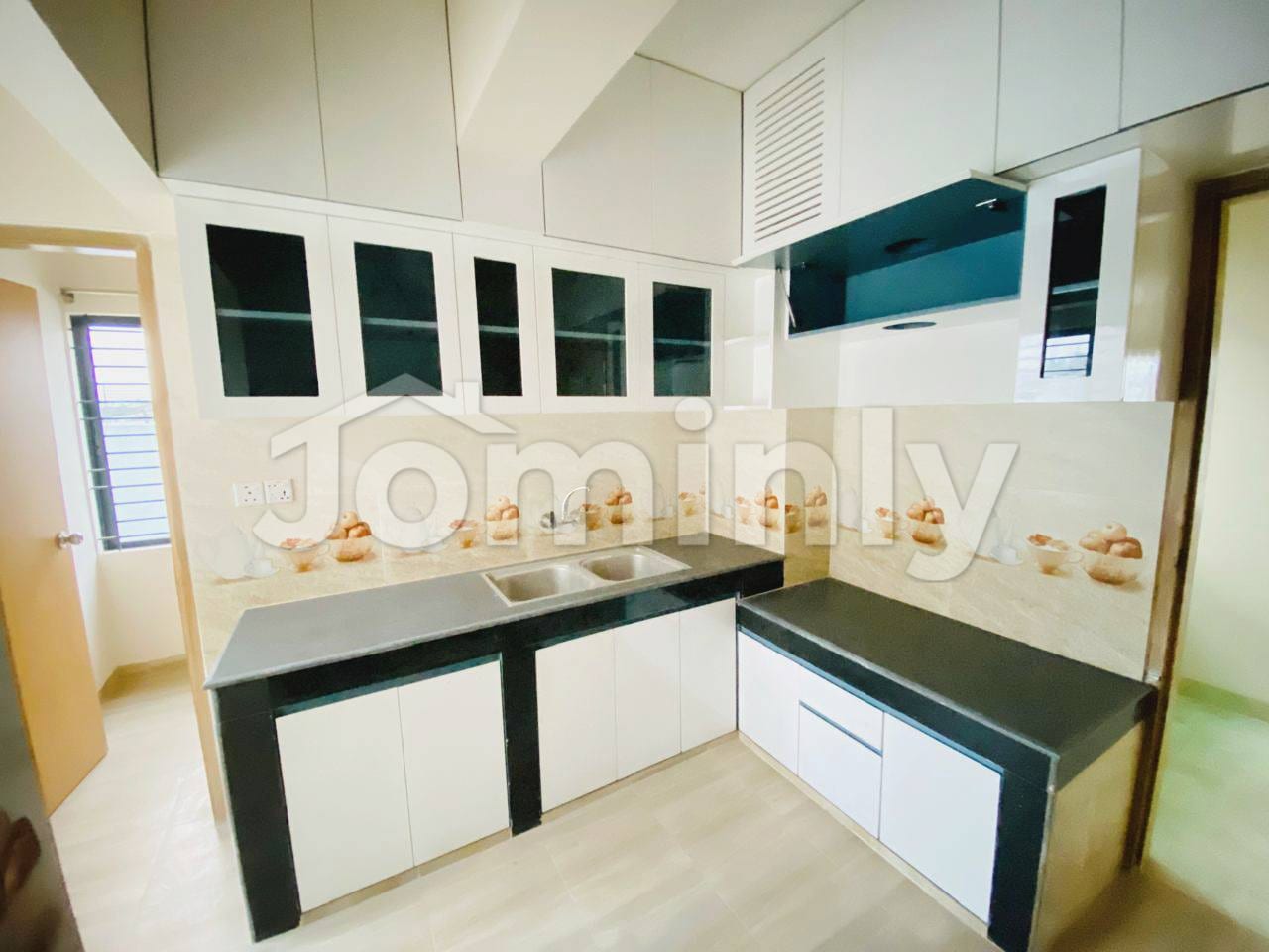 Executive 2450 Sqft South-Facing Residence with Servant Space | Bashundhara R/A | 6th Floor - 4