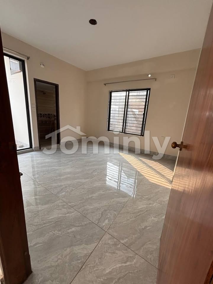 Spacious 2500 Sqf 4-Bedroom Apartment for Rent in Block K, Road 9 | Move-in Ready for January - 5