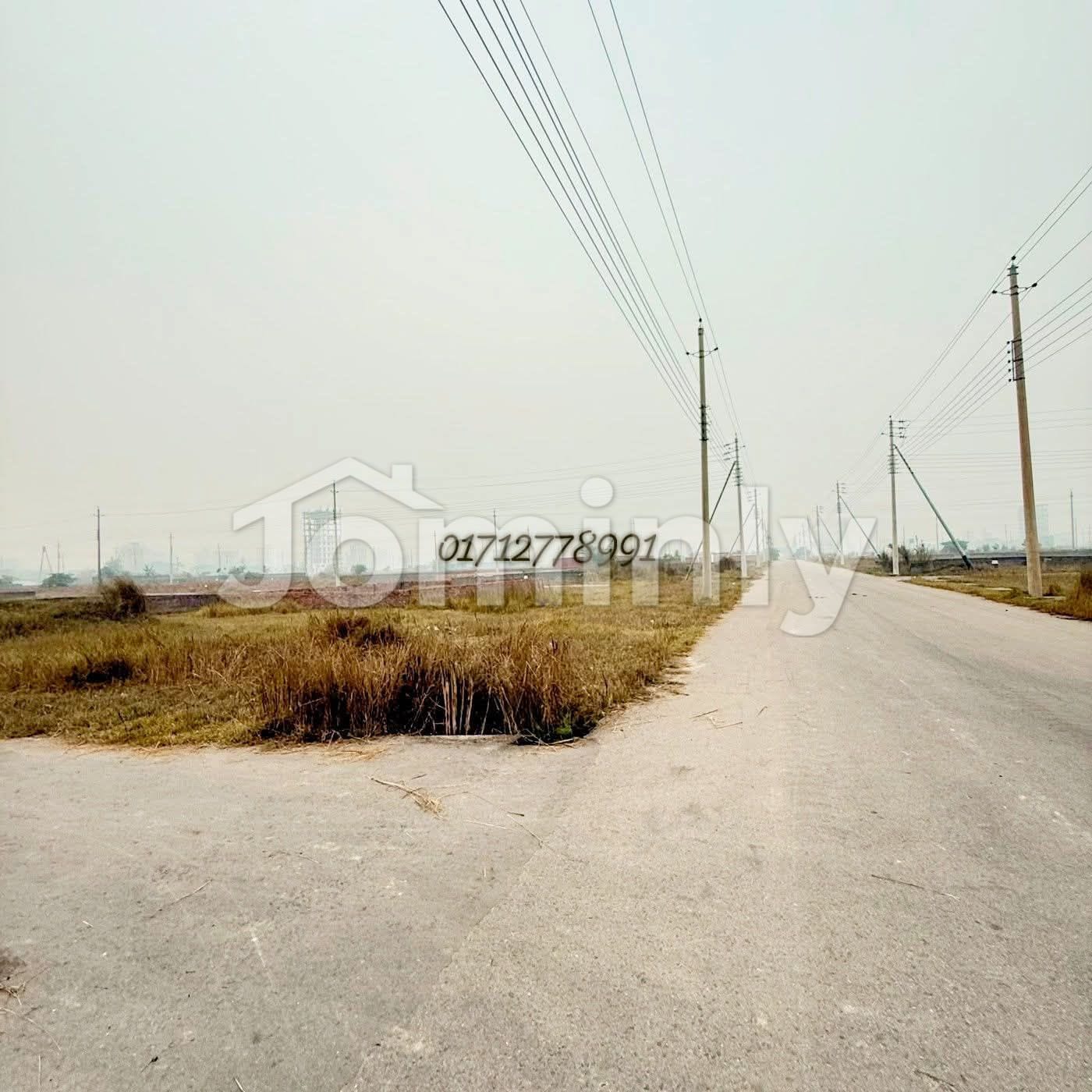 Urgent Sale: 3 Katha Corner Plot in Block N, Bashundhara R/A | Near 200ft Road & Bazar Protidin