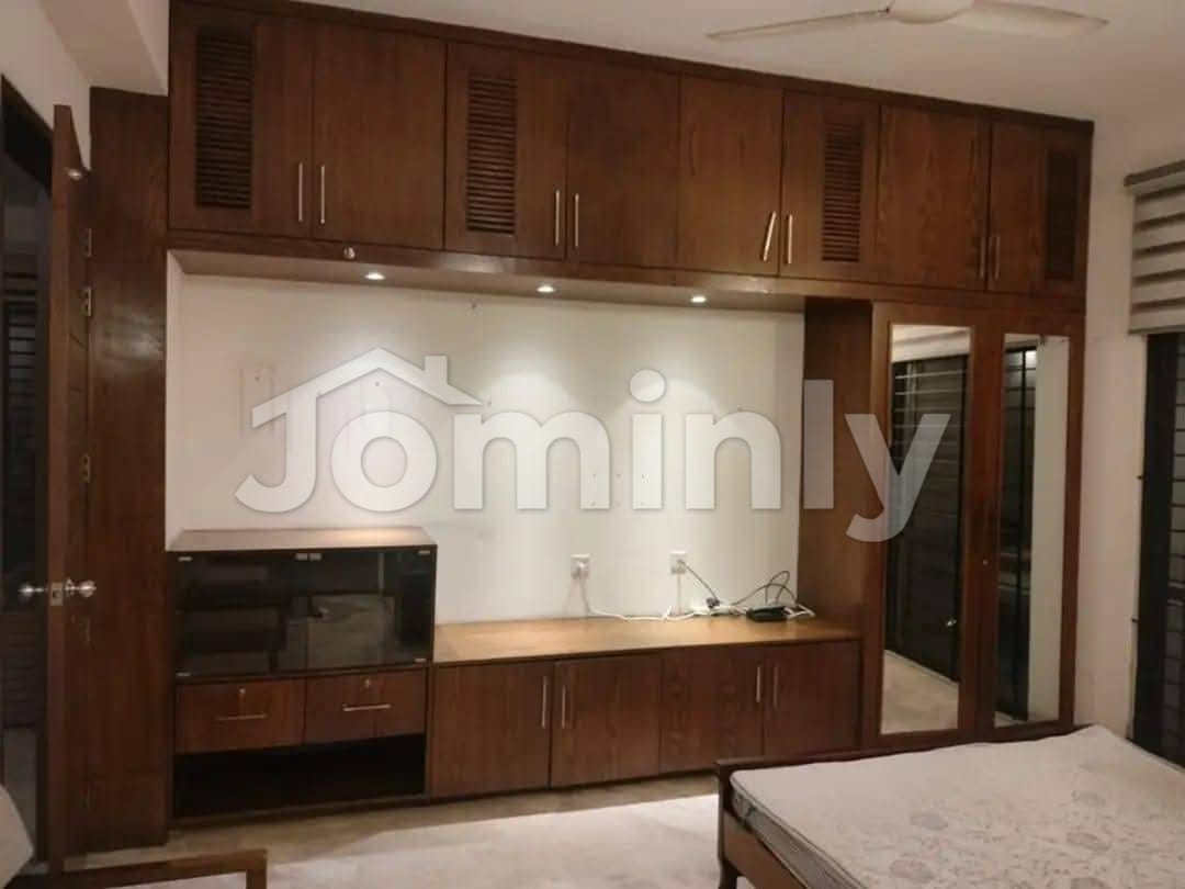 Luxury 4000 Sqf Semi-Furnished 4-Bedroom Apartment in North Gulshan | High-Floor Unit with Pool & Gym - 2