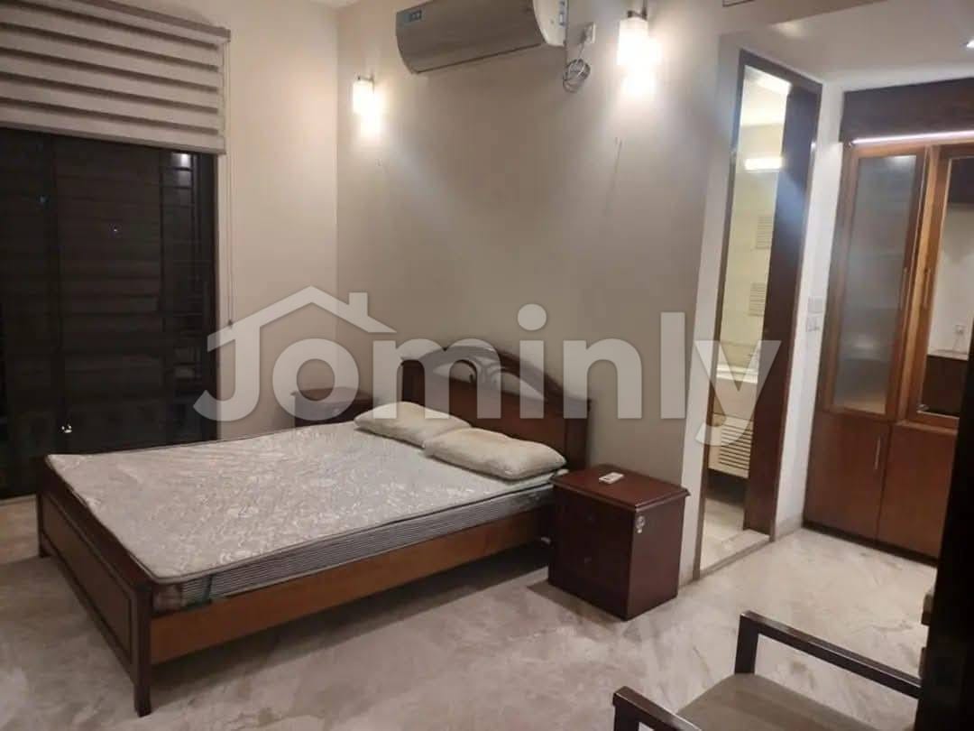 Luxury 4000 Sqf Semi-Furnished 4-Bedroom Apartment in North Gulshan | High-Floor Unit with Pool & Gym - 5