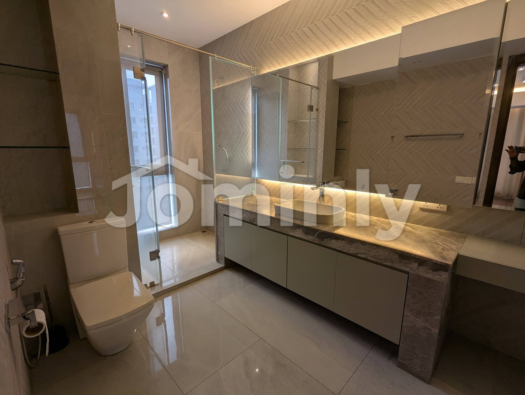 Opulent 4500 Sqft Fully Furnished Penthouse-Style Apartment | Gulshan-2 | High Floor with Pool & Gym - 4