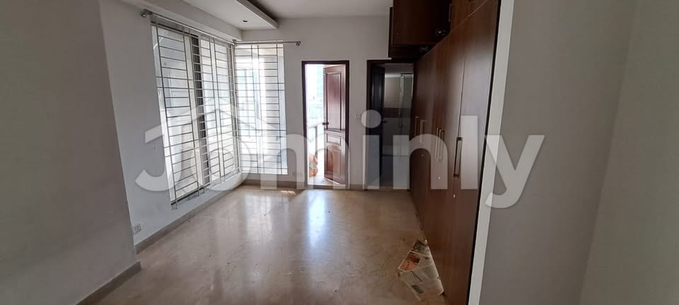 Magnificent 4200 Sqft 4-Bedroom Luxury Residence for Rent | North Gulshan-2 | Prime Location - 2
