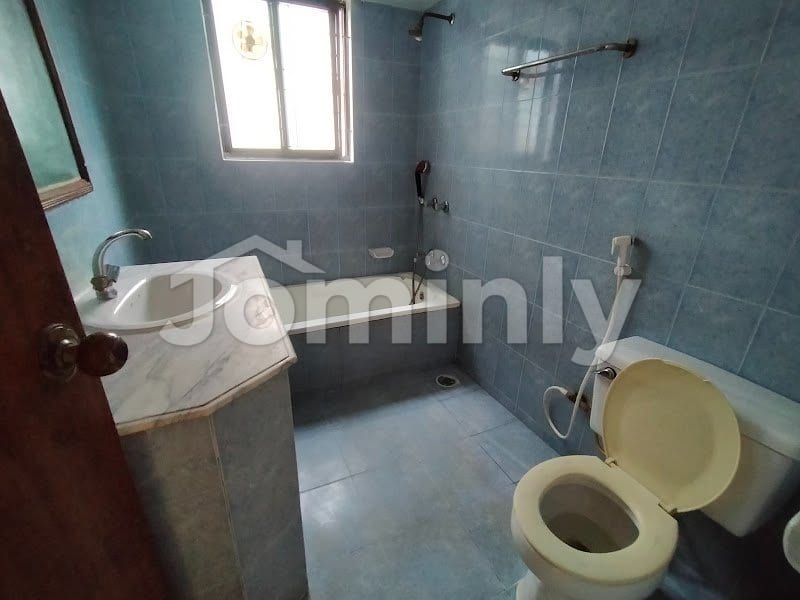 PREMIUM RENTAL | BANANI RESIDENTIAL | 1700 SQFT Available Now: A Sophisticated Home for Modern Living - 2